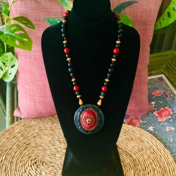 HANDMADE VINTAGE PENDANT STATEMENT NECKLACE RED JADE/SWAROVSKI CRYSTAL 1980S - Picture 6 of 7